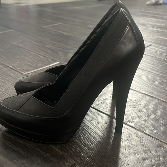 Black heels - Picture 2 of 4